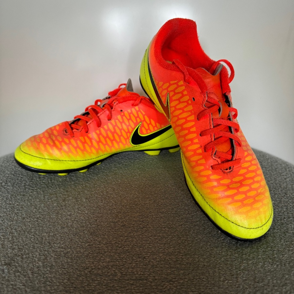 Nike Size 2 Magista Soccer Cleats